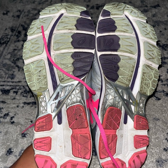 ASICS running shoe - Picture 3 of 4